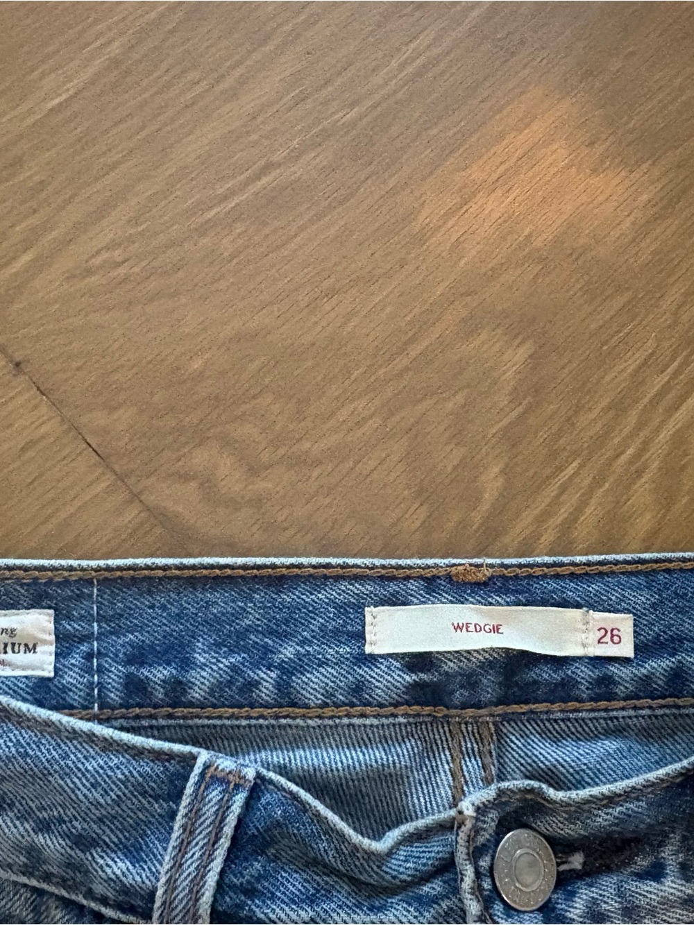 Levi's Wedgie Women's Light Blue Straight Leg Jeans. Size 26. - Picture 3 of 4